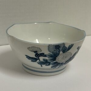 Chinese/Japanese Porcelain 5.5" Soup Rice Bowl Blue White Floral Design Footed